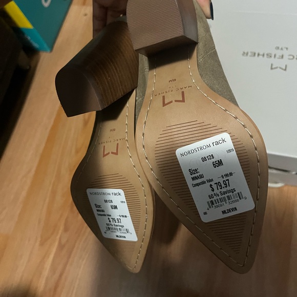 Suede never worn boots - Picture 4 of 5